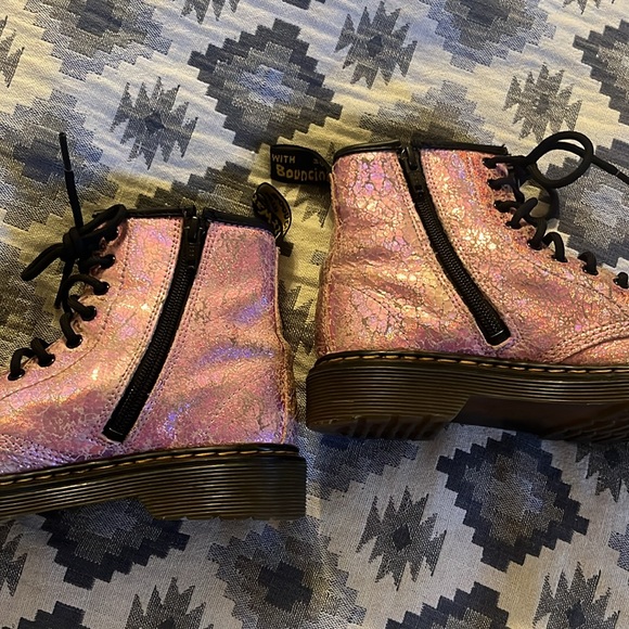 Girls pink glitter Dr. Martens, size US 2 - Picture 5 of 8